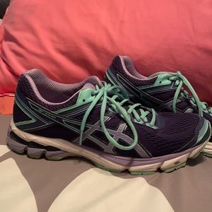 Women’s size 11 ASICS running shoe